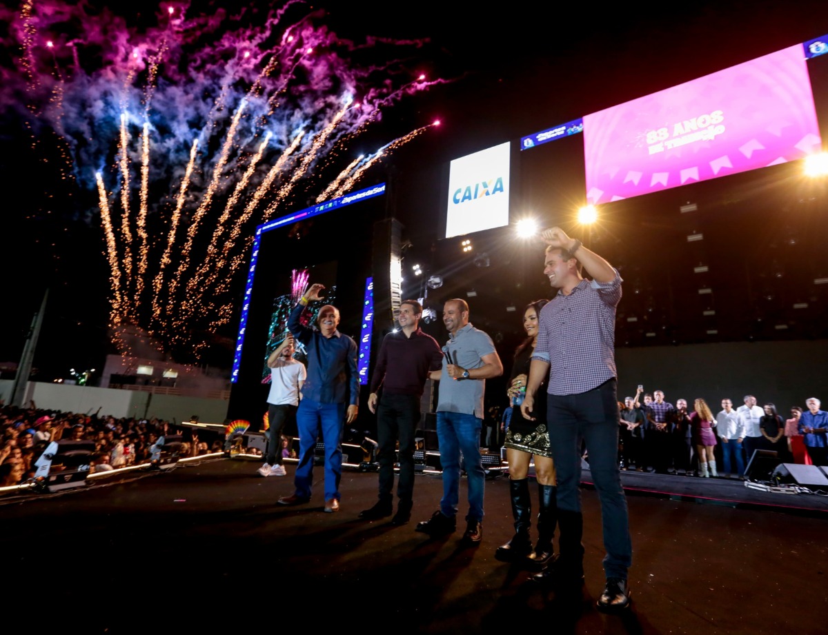 Hugo Motta e Lucas Ribeiro atestam grandiosidade do So Joo de Santa Luzia 2025 na noite de abertura histrica