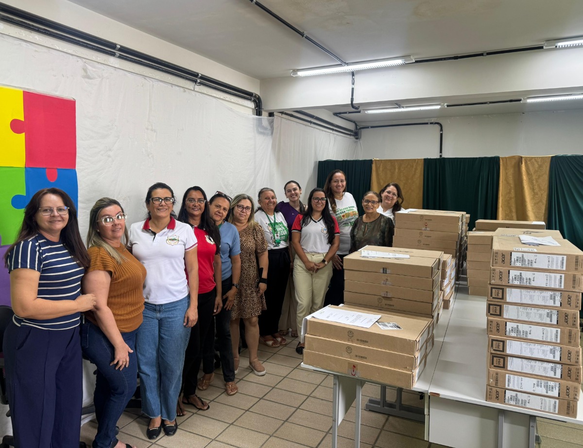 Prefeitura de Santa Luzia entrega 120 notebooks para o trabalho de professores e amplia investimentos na educao municipal