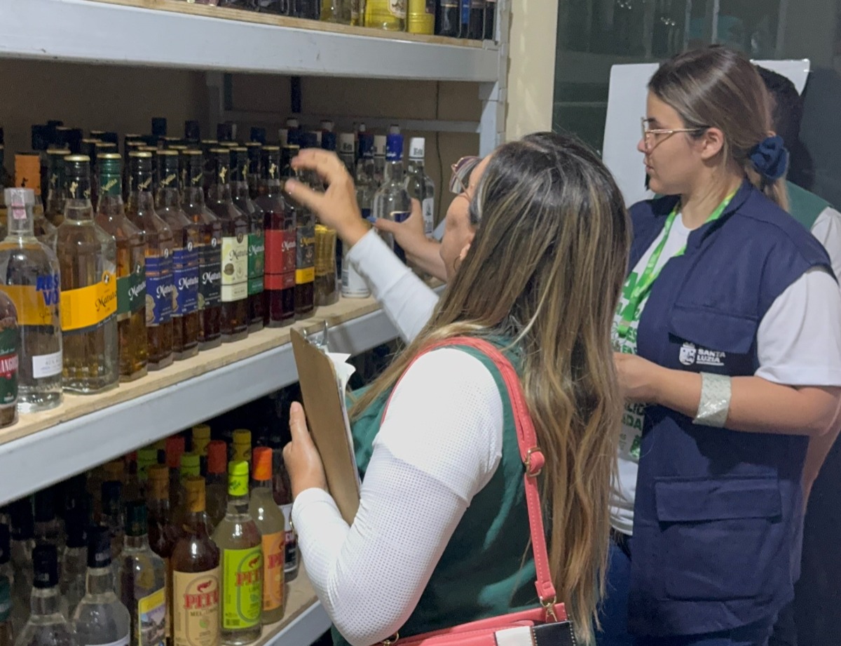 Vigilncia Sanitria de Santa Luzia intensifica fiscalizao contra bebidas adulteradas com risco de contaminao por metanol