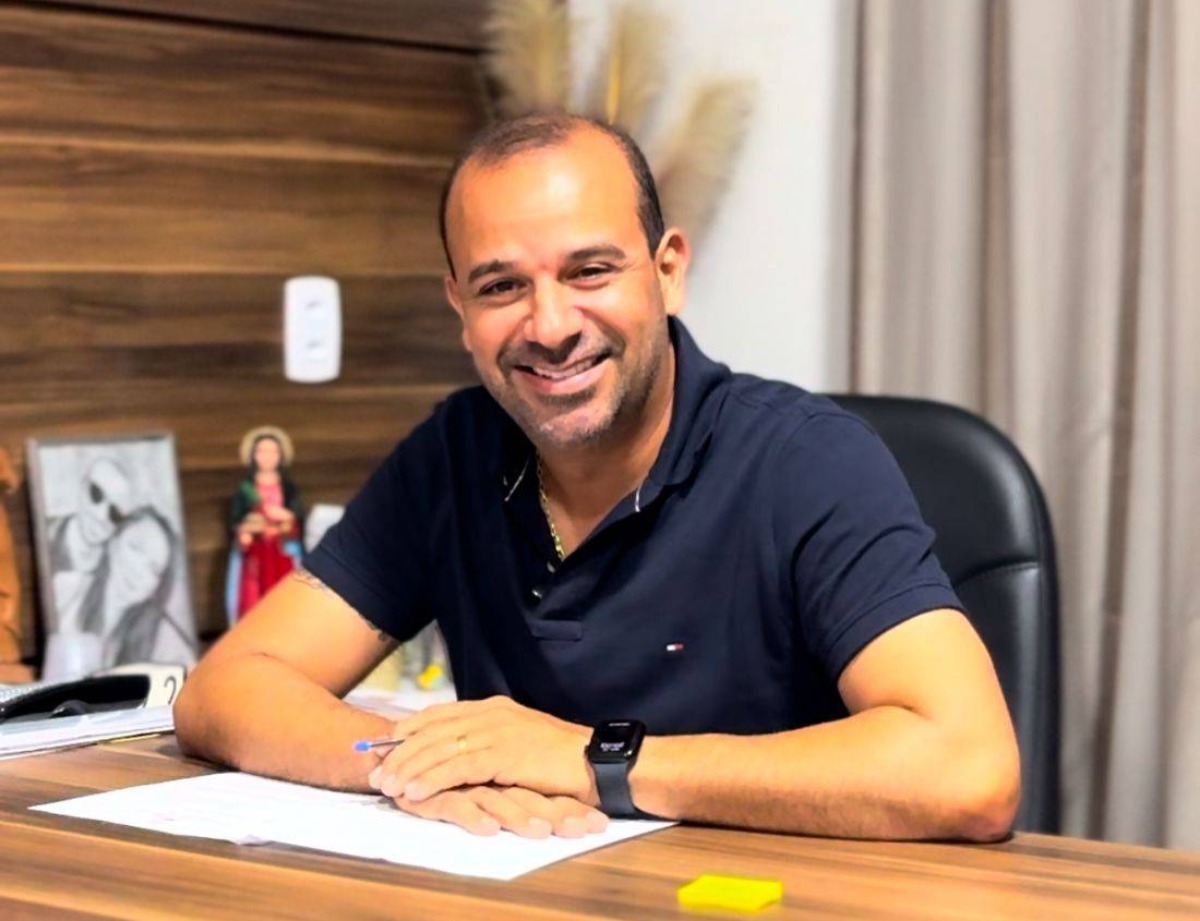 Prefeito Henry Lira autoriza pagamento de sal�rios acima do m�nimo e reajuste de 6,82% para professores da rede municipal