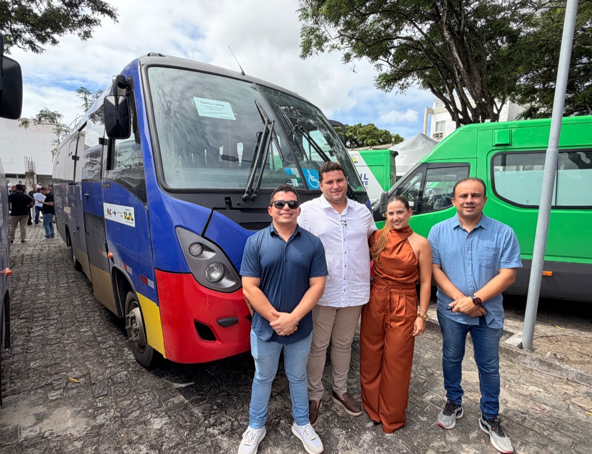 Santa Luzia recebe novo micro-�nibus para transporte de pacientes do SUS e refor�a estrutura da sa�de p�blica